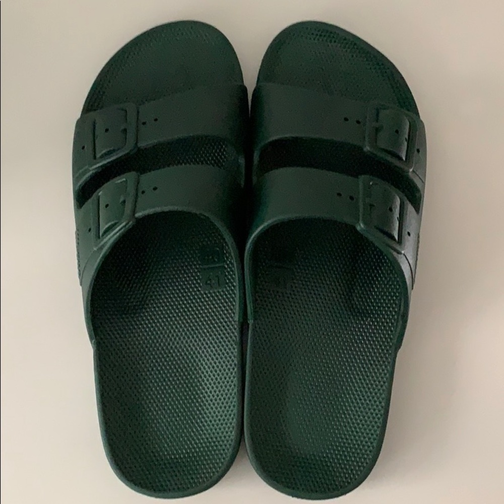 Freedom Moses slides - size 9.5-10